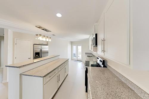 Canal-Front Getaway - Pool - Walk to Beach Dining home - image 8