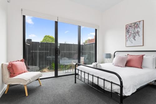 Little Grenfell Apartments by Urban Rest - image 4