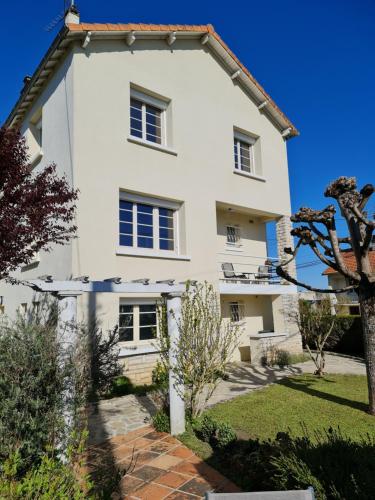 Maison de charme toute équipée, avec jardin au calme et proche du centre-ville gîte à louer Boulazac
