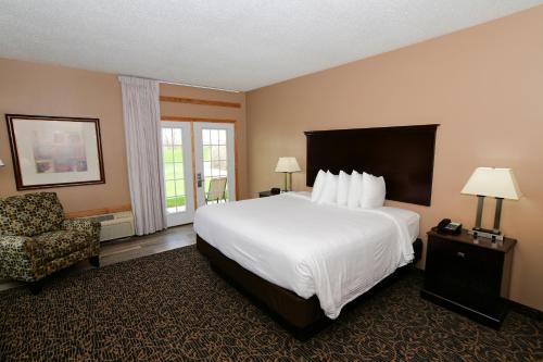 Cobblestone Inn & Suites - Denison | Majestic Hills