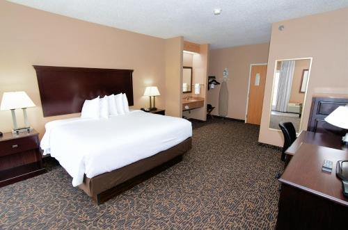 Cobblestone Inn & Suites - Denison | Majestic Hills