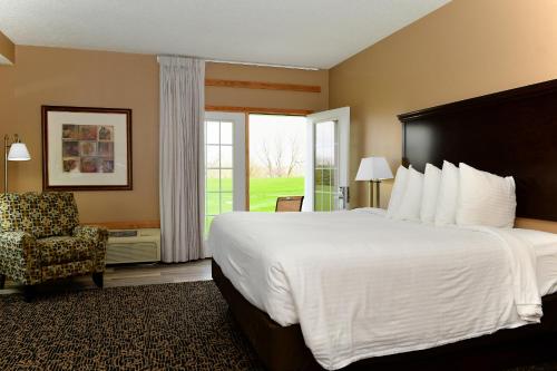 Cobblestone Inn & Suites - Denison | Majestic Hills