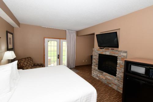 Cobblestone Inn & Suites - Denison | Majestic Hills