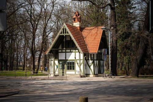 PARKA NAMIŅŠ - 2 stāvu namiņš Viesturdārzā pērļu medniekiem!, Riga (foto 3)