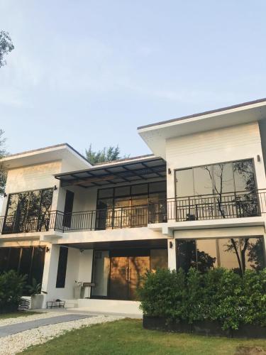 Parada Ayutthaya in Ban Pom