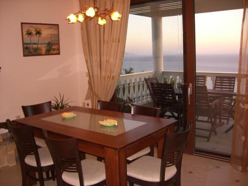 Villa Panorama - Accommodation - Lourdhata