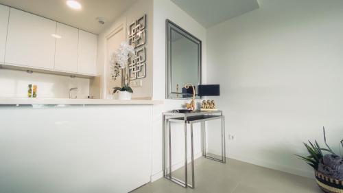 SUPER SIX - Brand New Seaview in Costa Del Sol, Fuengirola (photo 9)