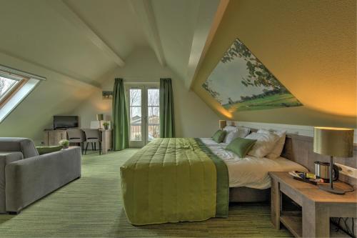 3 twin beds, 1 sofa bed