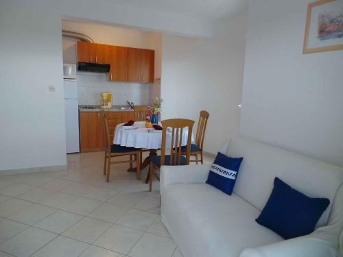 Apartments in Sabunike/Zadar Riviera 7980