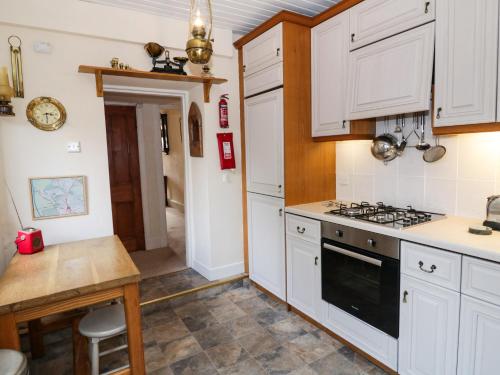 6 Ronald Place - image 13
