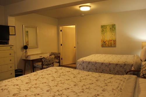 2 queen beds