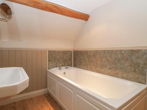 Milton Manor in Milton on Stour