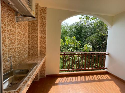 バルコニー/テラス, บ้านบัว เมืองใหม่ Baanbua Muangmai in タラン