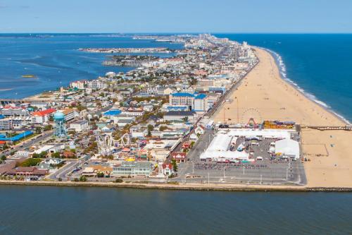 Renovated Sherwood West Condo - 400 ft to the Beach! condo - image 7