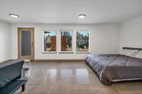 Studio 541 Modern Cottage Near Deschutes Brewey - 30 days min cottage - main image