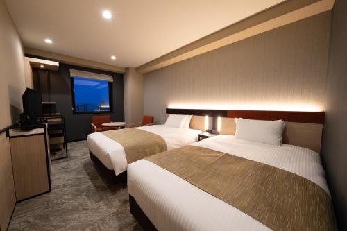 Standard Twin Room image 3