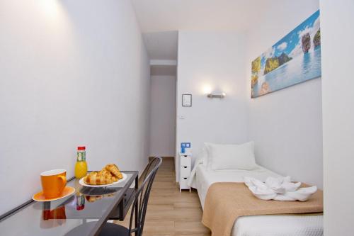 Barcelona City Hotel - image 13