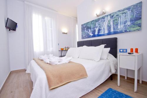 Standard Double or Twin Room image 10