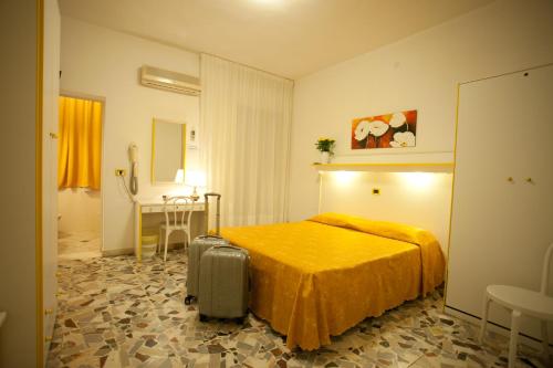 Standard Triple Room image 1