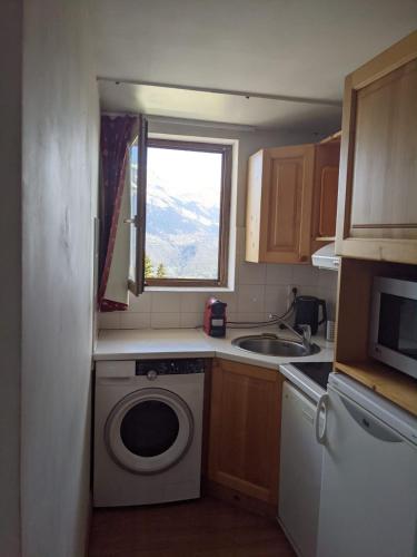 Apartment with Mountain View