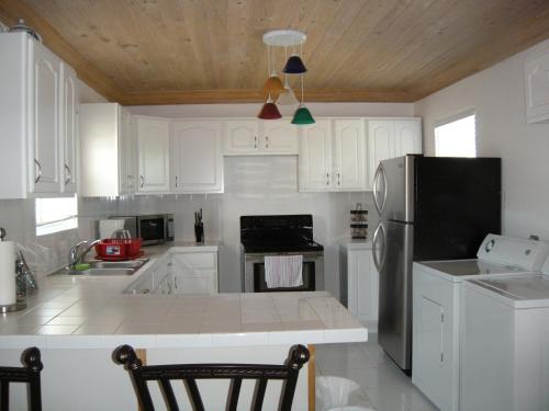 Kitchen, Sapphire Garden Townhouses in George Town