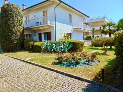 M292 - Marcelli, quadrilocale con giardino a 50mt dal mare