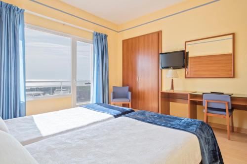 Twin Room with Balcony and Sea View