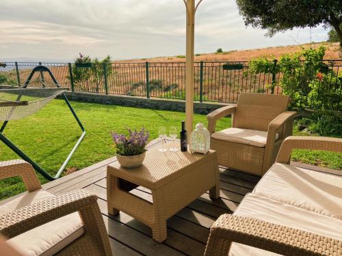 Létesítmények, Julie's Cabins in Neot Golan