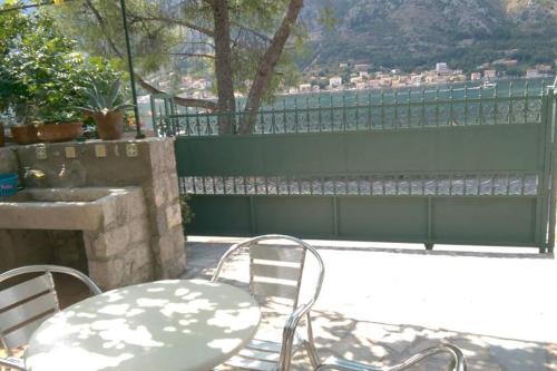 Garden Apartment- near sea 2 - image 7