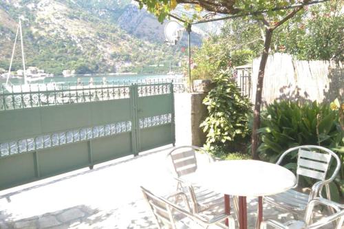 Garden Apartment- near sea 2 - image 3