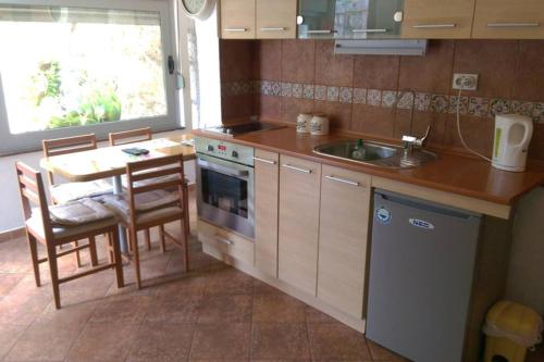 Garden Apartment- near sea 2 - image 13