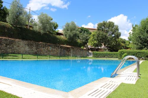 Peldbaseins, Camping Al-Bereka in Nava de Francia