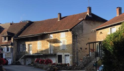 Golf Val de Sorne Vernantois Maison vigneronne gîte à louer Vernantois