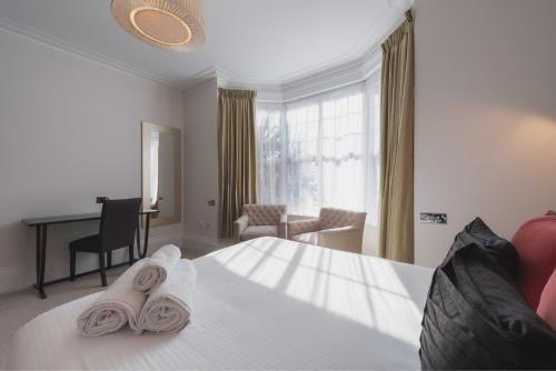 Executive King Room With Shower image 9