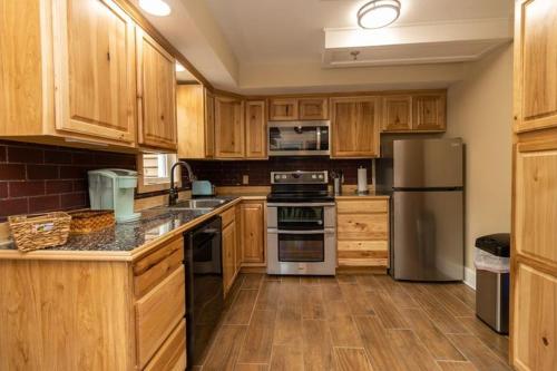 Lake Pointe Inn in McHenry (MD)