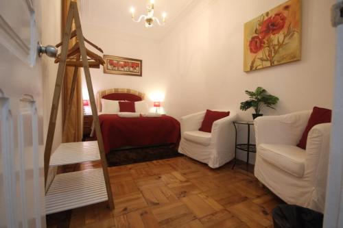 Bordeaux M1 R3 - Nice & Comfortable Double Room with Private Patio & Shared Bathroom, Lisabon
