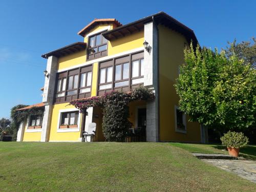  El Corral Del Acebo in Nueva de Llanes