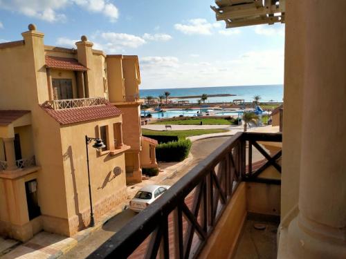 Yüzme havuzu, Lazorde bay Sidi Abd El Rahman لازوردى باى apartment in El Alameyn