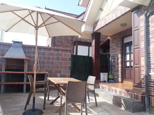 Erkély/terasz, CHALET CERCA DE NOJA CON ACCESO A SPA in Beranga