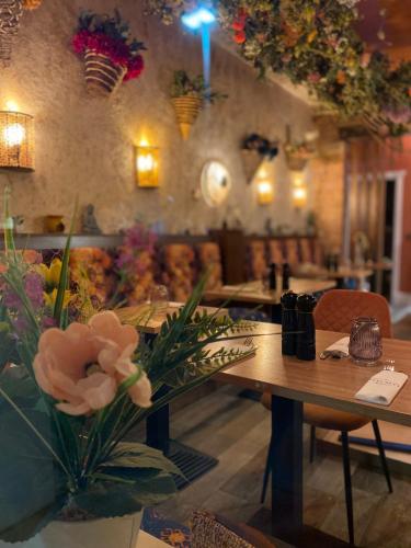 Restaurant, Domo Boutique Hotel in Oldbury