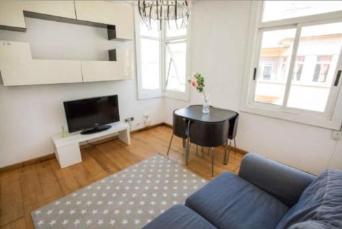 . 3 bedrooms appartement with jacuzzi and wifi at A Coruna 3 km away from the beach