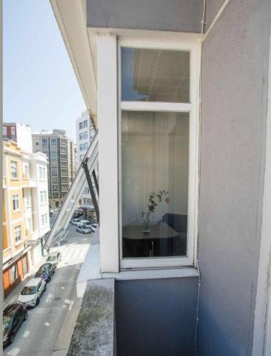  3 bedrooms appartement with jacuzzi and wifi at A Coruna 3 km away from the beach in A Coruña