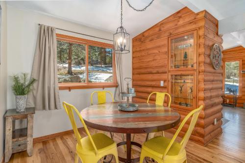 Lazy Elk Retreat Cabin in Estes Park, USA