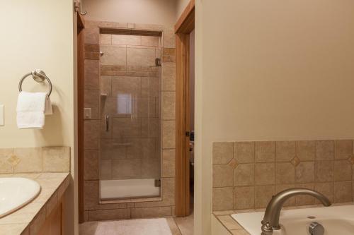 River Scene - Great Views! 30 day minimum required home