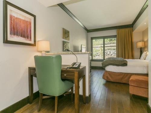 Luxurious 3 Bedroom With Ski in & out Access condo - image 3