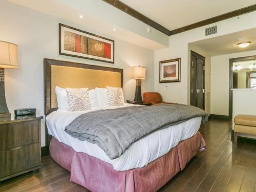 Luxurious 3 Bedroom With Ski in & out Access condo - image 7
