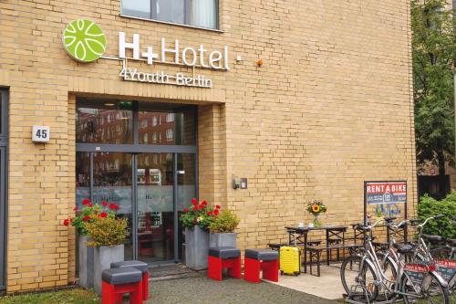 Hプラス ホテル 4ユース