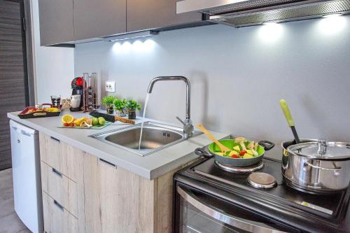 Sun & Sea Luxury Apartment, Nea Peramos (foto 8)