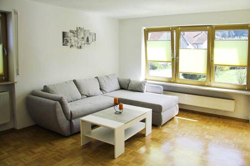 Schöne helle Ferienwohnung in Waldnähe - Apartment - Berching