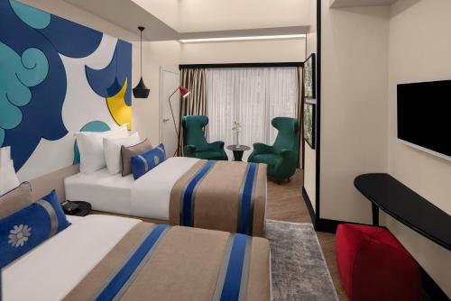 room detail thumbnail 1